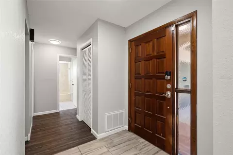 Entry Way - 5138 Mentmore Ave, Spring Hill, FL 34606 photo 5 of 6