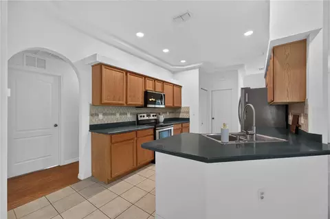 Kitchen - 6476 Larry Ave, Webster, FL 33597 photo 4 of 6