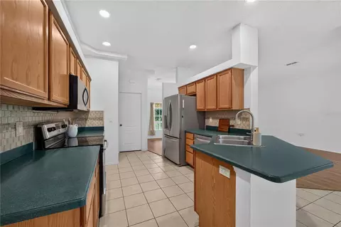 Kitchen - 6476 Larry Ave, Webster, FL 33597 photo 2 of 6