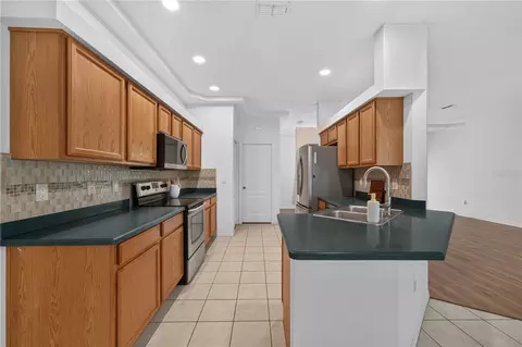 Kitchen - 6476 Larry Ave, Webster, FL 33597 photo 1 of 6
