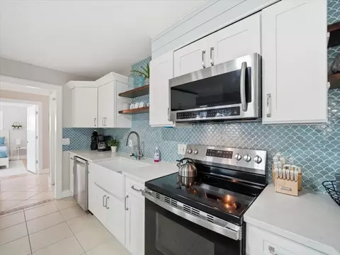 Kitchen - 4087 Gulf Coast Dr, Hernando Beach, FL 34607 photo 9 of 14
