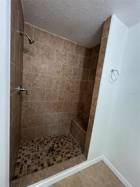 Bath - 9010 Mccormick St, Spring Hill, FL 34608 photo 2 of 4