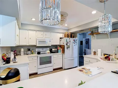 Kitchen - 4119 Castle Ave, Spring Hill, FL 34609 photo 5 of 7