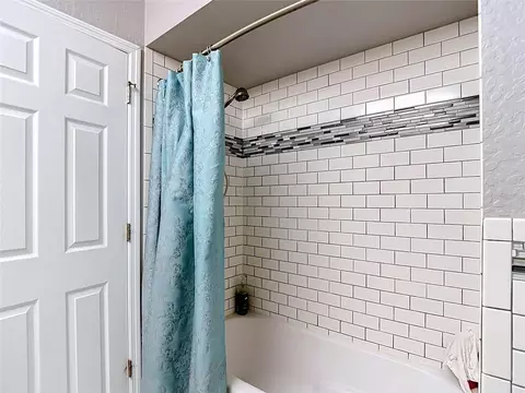 Bath - 4119 Castle Ave, Spring Hill, FL 34609 photo 6 of 7
