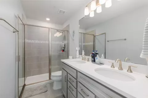 Bath - 9224 Rally Spring Loop, Wesley Chapel, FL 33545 photo 3 of 4