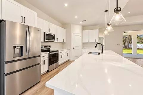 Kitchen - 12014 Sapphire Dr, Spring Hill, FL 34609 photo 5 of 6
