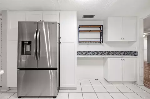Kitchen - 8024 Beaver Creek Loop, Hudson, FL 34667 photo 5 of 7