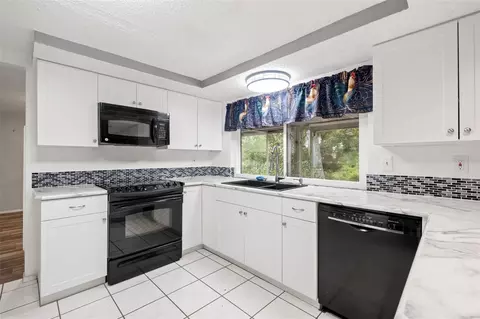 Kitchen - 8024 Beaver Creek Loop, Hudson, FL 34667 photo 3 of 7