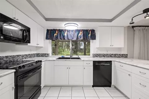 Kitchen - 8024 Beaver Creek Loop, Hudson, FL 34667 photo 2 of 7