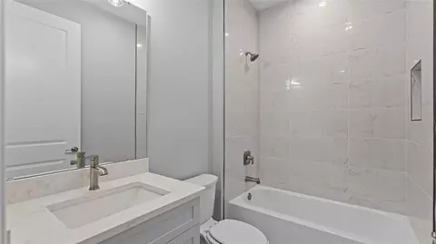 Bath - 14363 Hammock Oak St, Parrish, FL 34219 photo 3 of 3