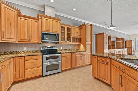Kitchen - 1300 Trimaran Pl, Trinity, FL 34655 photo 2 of 4