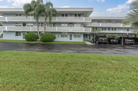 4715 Bay St NE #330, Saint Petersburg, FL 33703