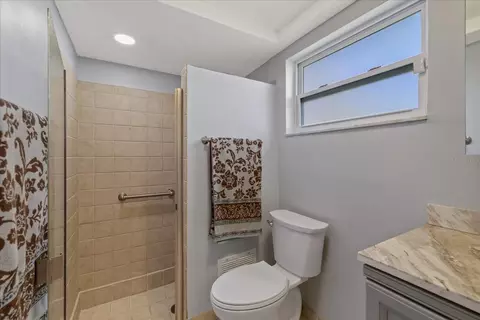 Bath - 8710 Arrowhead Dr, Hudson, FL 34667 photo 3 of 7