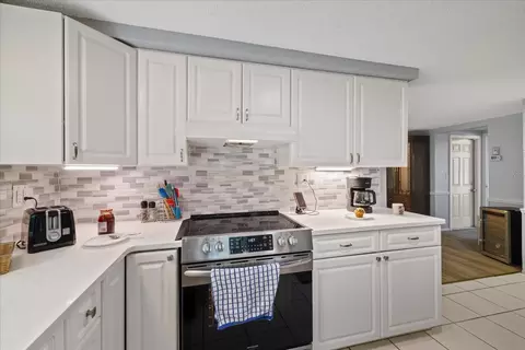 Kitchen - 8710 Arrowhead Dr, Hudson, FL 34667 photo 4 of 5