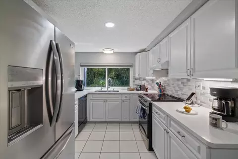 Kitchen - 8710 Arrowhead Dr, Hudson, FL 34667 photo 2 of 5