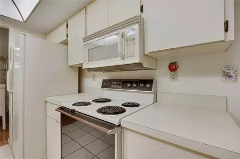 Kitchen - 5517 Piedmont Dr, Spring Hill, FL 34606 photo 3 of 5