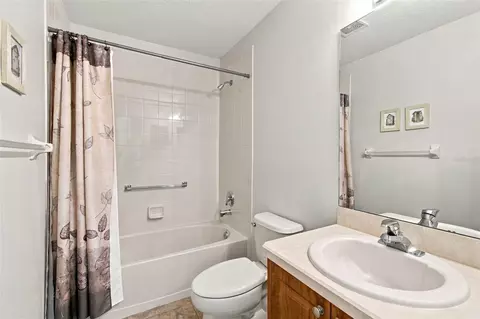 Bath - 11115 Sun Tree Rd, Hudson, FL 34667 photo 3 of 3