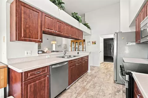 Kitchen - 11115 Sun Tree Rd, Hudson, FL 34667 photo 2 of 3