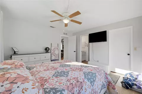 Bedroom - 10048 Amidon St, Spring Hill, FL 34608 photo 2 of 4