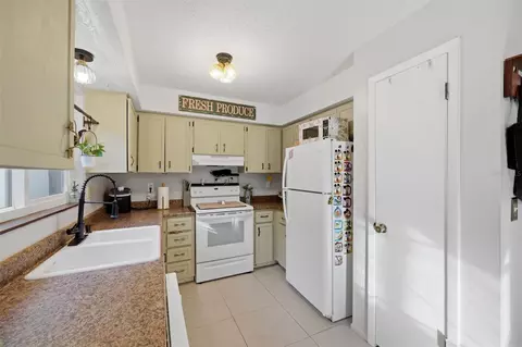Kitchen - 10048 Amidon St, Spring Hill, FL 34608 photo 1 of 4