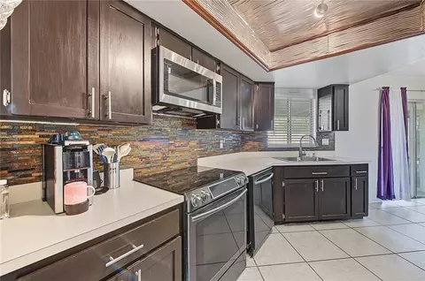 Kitchen - 10465 Mayflower Rd, Spring Hill, FL 34608 photo 4 of 5