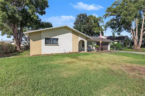 Exterior - 10465 Mayflower Rd, Spring Hill, FL 34608 photo 2 of 11