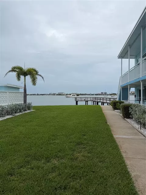 1834 Shore Dr S #4, South Pasadena, FL 33707