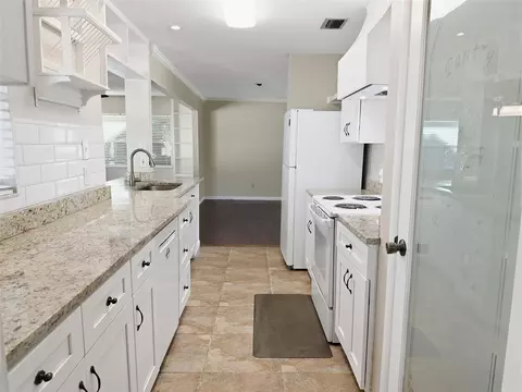 Kitchen - 12421 Brookside St, Spring Hill, FL 34609 photo 4 of 6