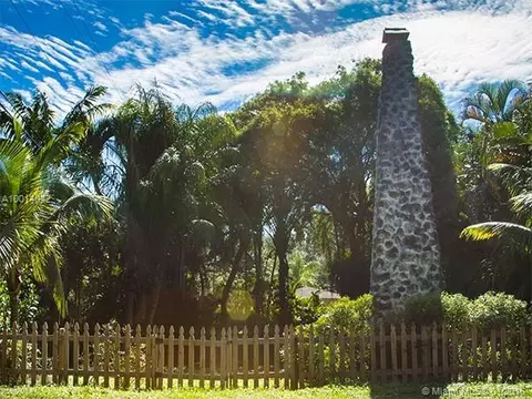 660 NE 68th St, Miami, FL 33138 photo 1