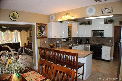 565 W 77th St, Hialeah, FL 33014 photo 8