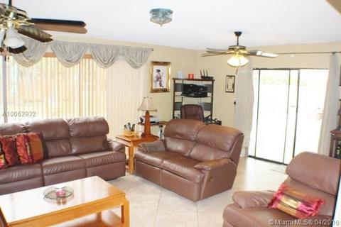 565 W 77th St, Hialeah, FL 33014 photo 20