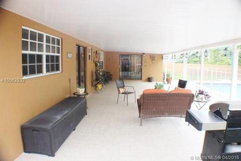 565 W 77th St, Hialeah, FL 33014 photo 23
