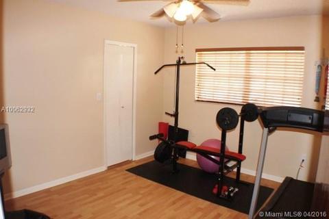 565 W 77th St, Hialeah, FL 33014 photo 12