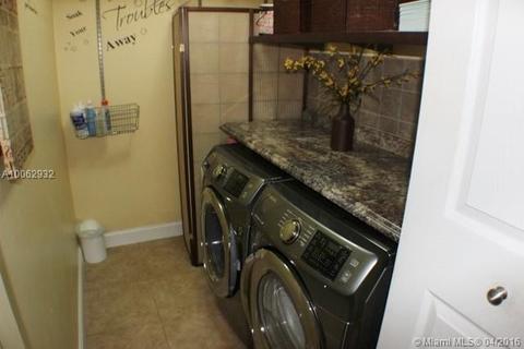 565 W 77th St, Hialeah, FL 33014 photo 10