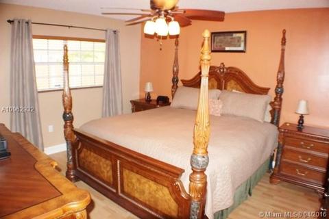 565 W 77th St, Hialeah, FL 33014 photo 15