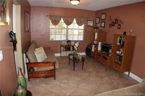 565 W 77th St, Hialeah, FL 33014 photo 5