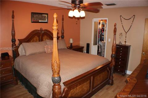 565 W 77th St, Hialeah, FL 33014 photo 14