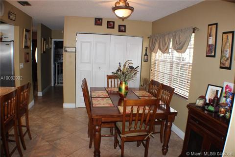 565 W 77th St, Hialeah, FL 33014 photo 9