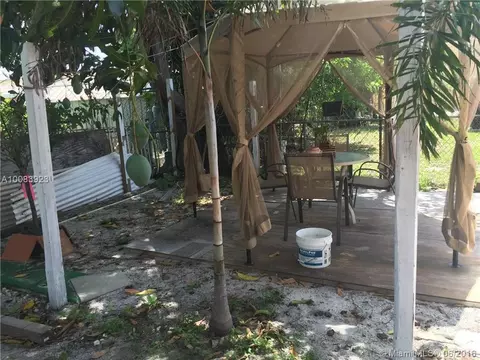 985 SE 5th St, Hialeah, FL 33010 photo 5