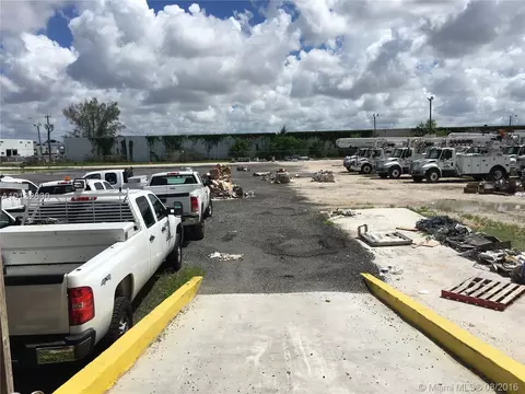 7755 W 4th Ave, Hialeah, FL 33014 photo 2
