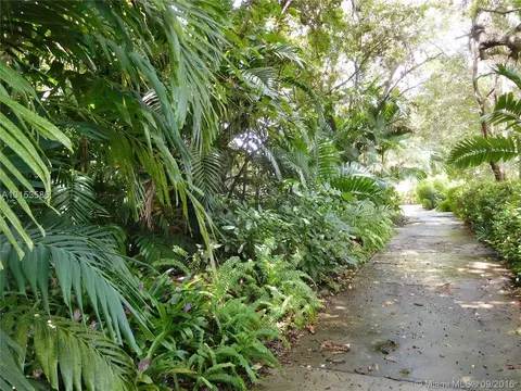 8900 SW 64th Ct, Pinecrest, FL 33156 photo 4
