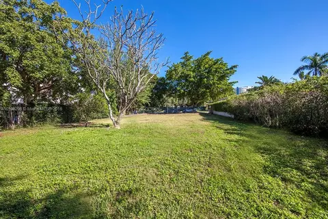 5324 Pine Tree Dr, Miami Beach, FL 33140 photo 1