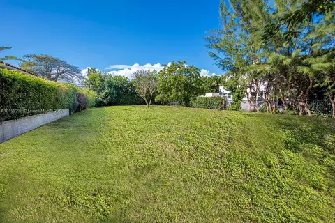 5324 Pine Tree Dr, Miami Beach, FL 33140 photo 2