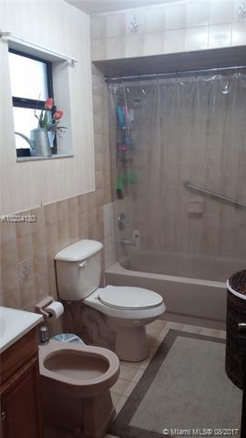 967 W 39th Pl, Hialeah, FL 33012 photo 11