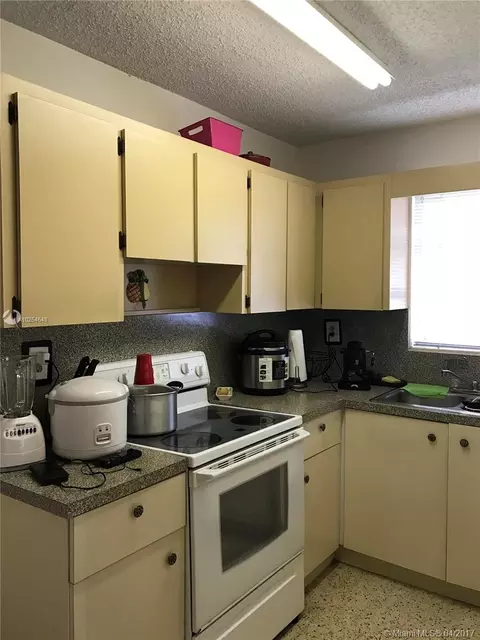 721 SE 8th St, Hialeah, FL 33010 photo 8