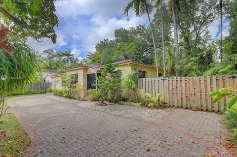 2215 Tequesta Ln, Miami, FL 33133 photo 1