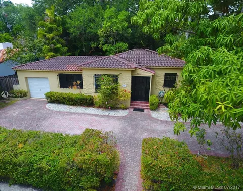 2215 Tequesta Ln, Miami, FL 33133 photo 4