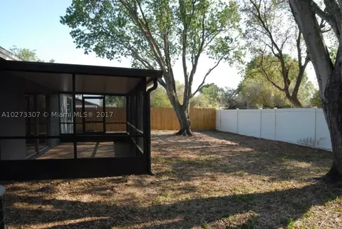 1045 Old Field Dr, Brandon, FL 33511 photo 3