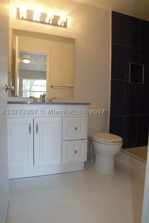 1045 Old Field Dr, Brandon, FL 33511 photo 1