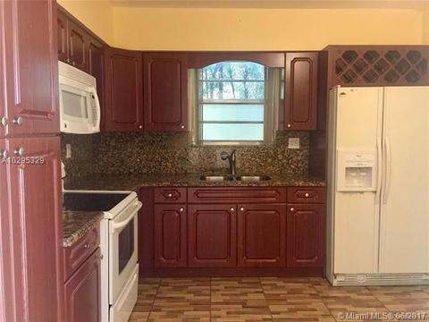 351 E 38 St, Hialeah, FL 33013 photo 2